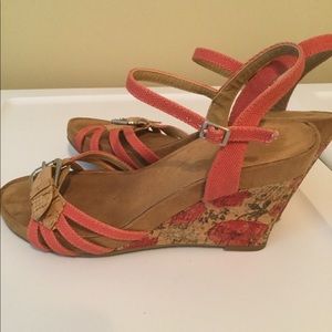 Ladies Aerosoles Size 9 Floral Sandals
